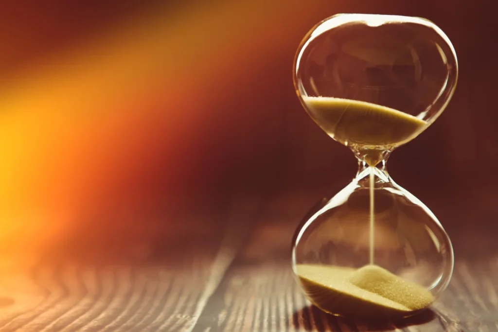 zegar z piasku mierzy czas